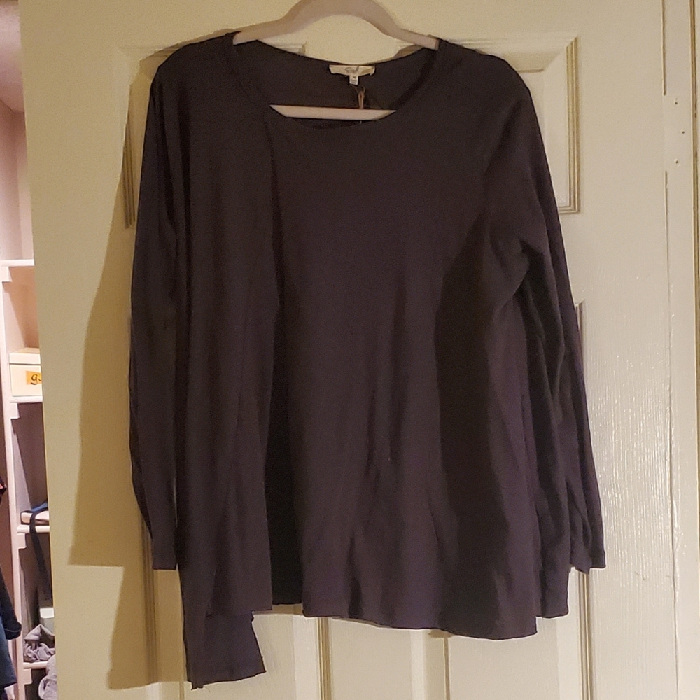Easel: Dark Gray Flowy Top